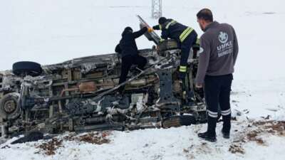 Bingöl'ün Karlıova ilçesinde hasta taşıyan