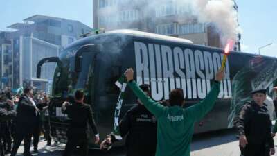 Balıkesir yeşil-beyaza döndü; Bursaspor davul zurna ile karşılandı