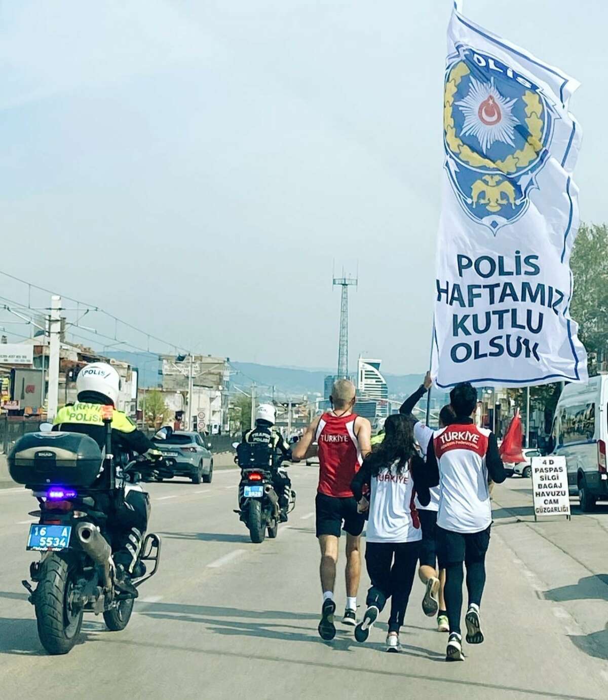 Bursalı maratoncular emniyete koştu