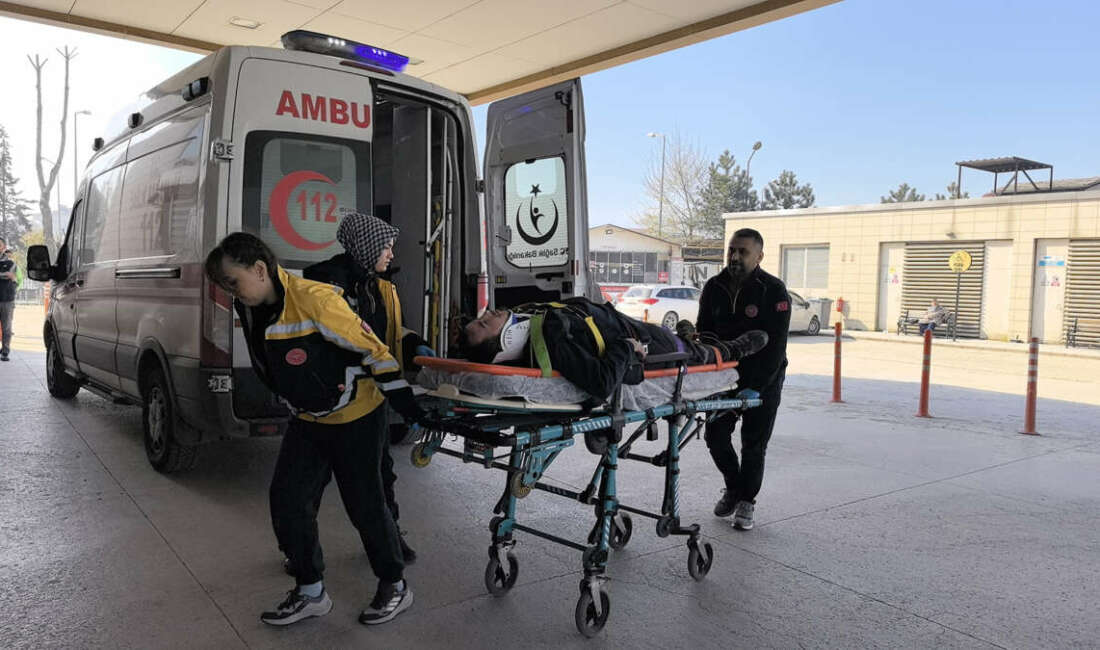 Cam takarken dengesini kaybeden işçi 5 metre yükseklikten düştü Bursa'nın İnegöl ilçesinde mobilya