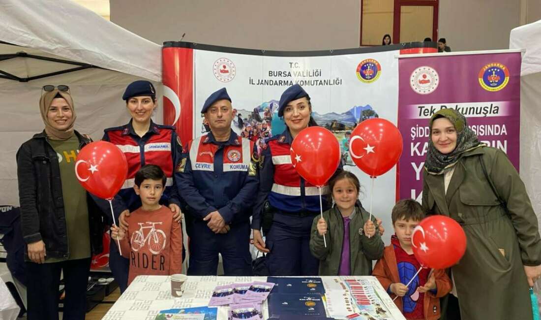 Jandarma, gençlere KADES ve şiddete karşı mücadele eğitimi verdi Bursa İl Jandarma Komutanlığı ekipleri,