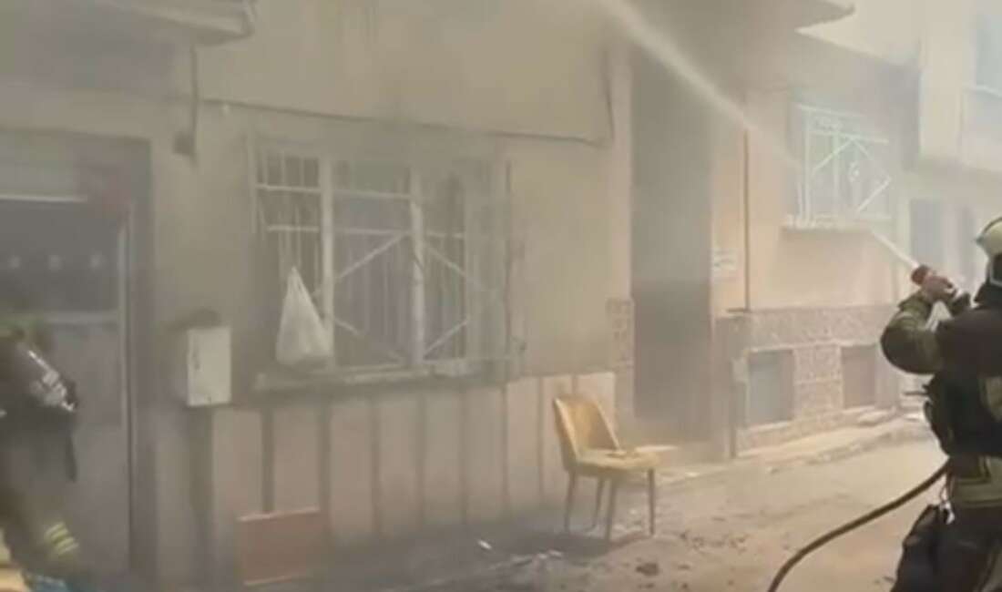 Bursa’da 2 katlı bina alevlere teslim oldu Bursa'da 2 katlı binada