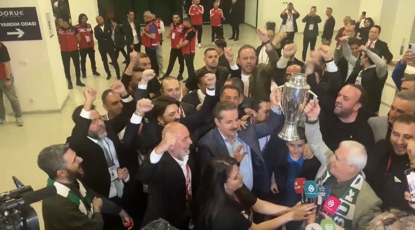 Devlet eski Bakanı AK