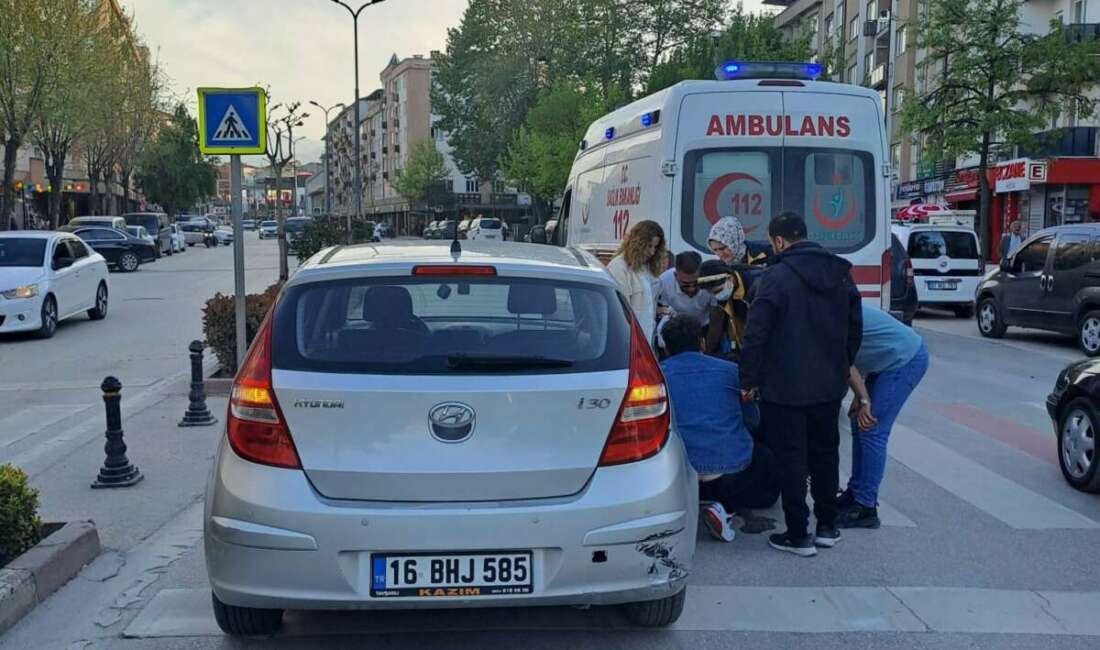 Kontrolden çıkan motosiklet önündeki otomobile çarptı Bursa'nın İnegöl ilçesinde kontrolden