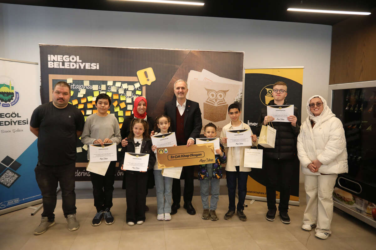 İnegöl’de Nöbetçi Kitaphaneler’in “En”leri ödüllerini aldı