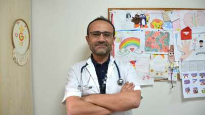 Böbrek nakli olan çocuklar hekimleriyle bir araya geldi