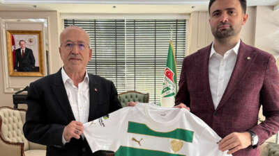 Bursaspor’da bir yönetici daha alacağından vazgeçti