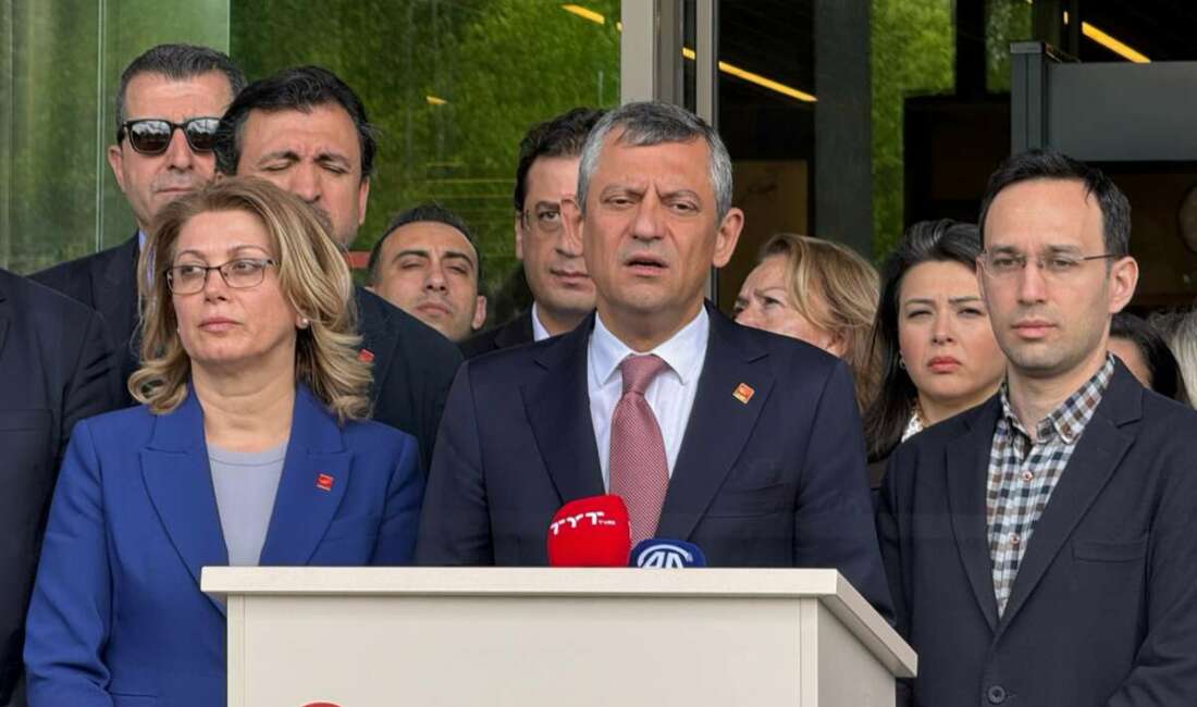 CHP Genel Başkanı Özel, Sırrı Süreyya Önder’i hastanede ziyaret etti CHP Genel Başkanı Özgür