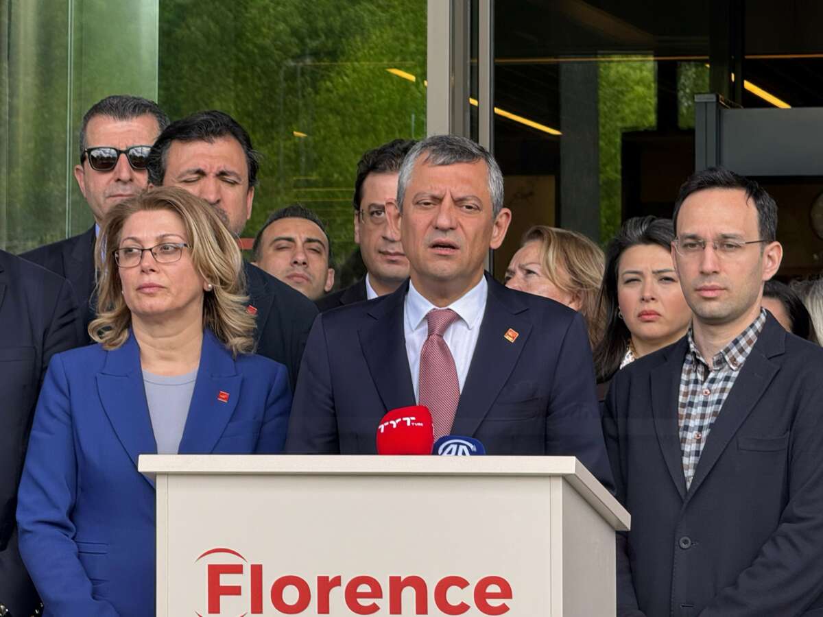  CHP Genel Başkanı Özel, Sırrı Süreyya Önder’i hastanede ziyaret etti