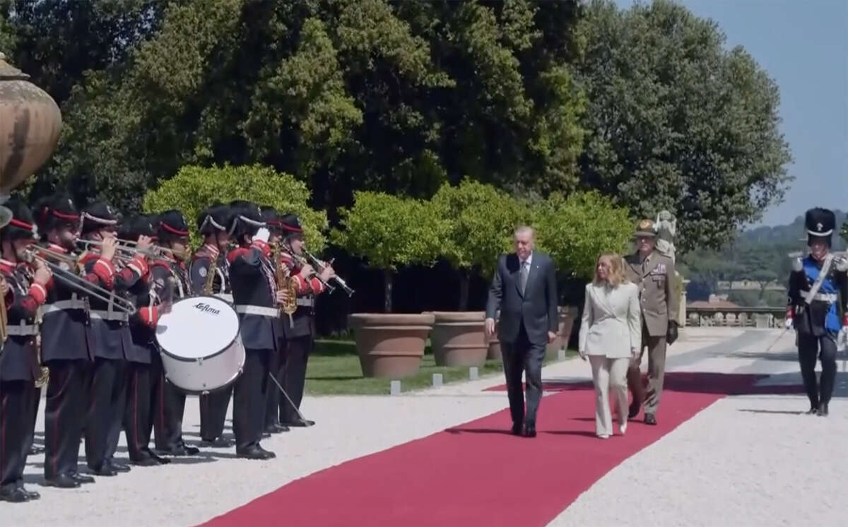 Cumhurbaşkanı Erdoğan, Roma’da Meloni tarafından resmi törenle karşılandı