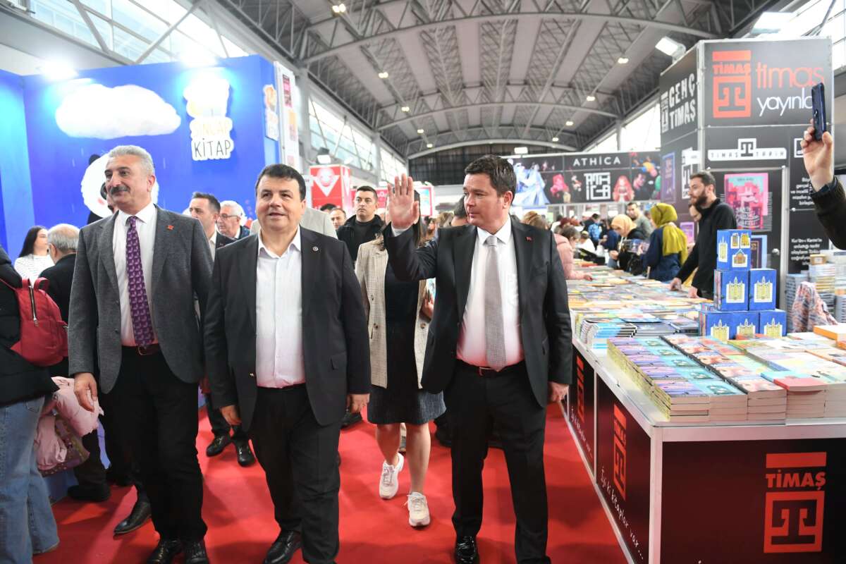 Bursa Kitap Fuarı’nda Osmangazi standına büyük ilgi