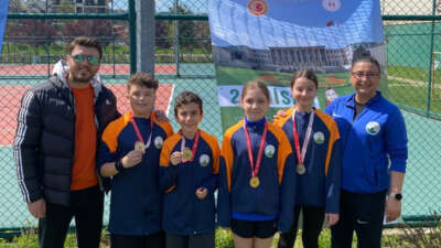 Osmangazi’nin genç raketleri kortta yıldızlaştı