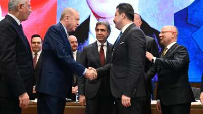 Yenişehir Belediye Başkanı Ercan Özel, AK Parti’ye katıldı