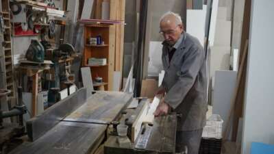  64 yıldır ahşap ile iç içe hayat sürüyor