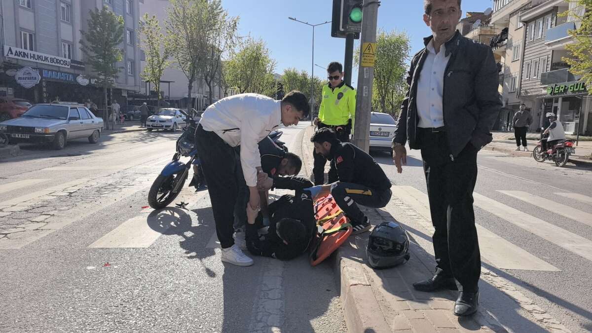 Kazaya yapan motosikletteki 2 kişi yaralandı