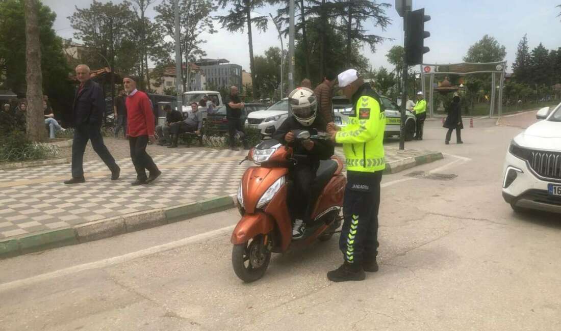 Yenişehir’de Trafik Haftası etkinliği: Emniyet ve Jandarma’dan ortak bilinçlendirme çalışması Trafik Haftası kapsamında Bursa'nın Yenişehir