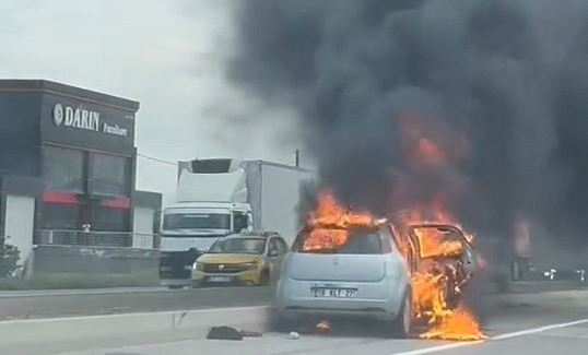 İnegöl’de seyir halindeki otomobil alev topuna döndü Bursa'nın İnegöl ilçesinde seyir