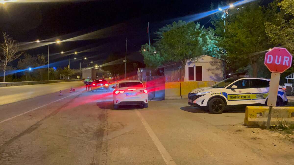 Denetimden kaçan araç polisi ezdi