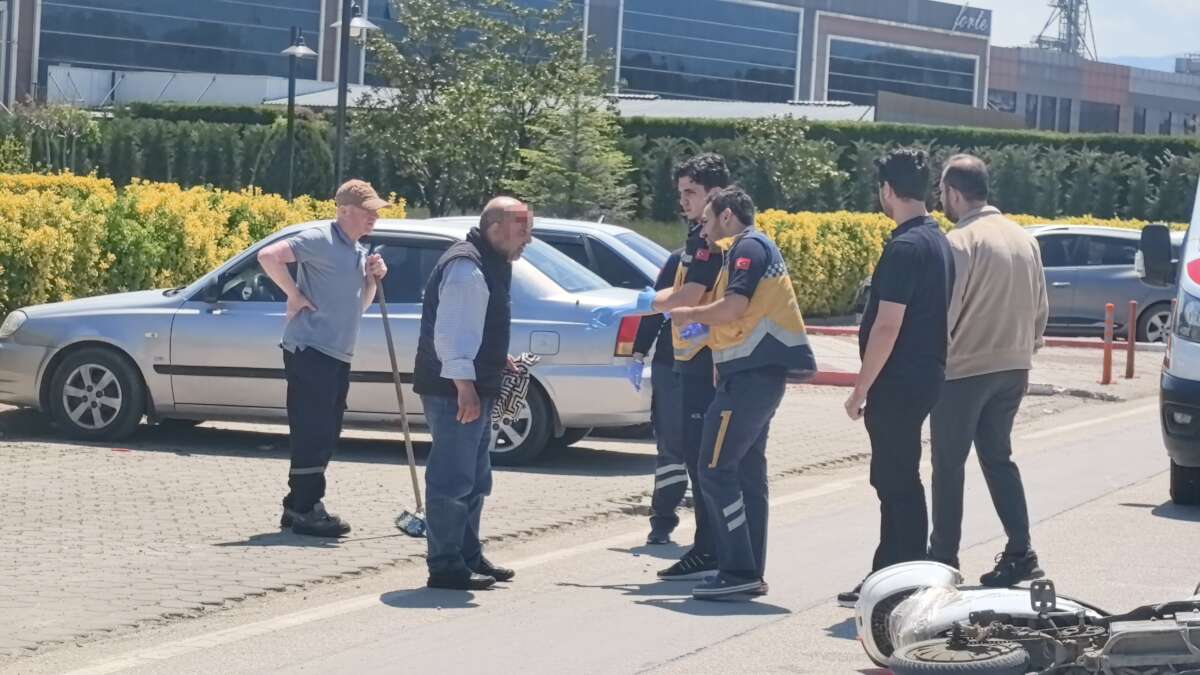 Parçalanan bisikletine sarıldı, ekipler ikna itmekte zorlandı