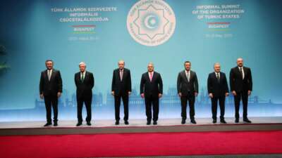 Cumhurbaşkanı Erdoğan, Türk Devletleri Teşkilatı Zirvesi’nde aile fotoğrafına katıldı