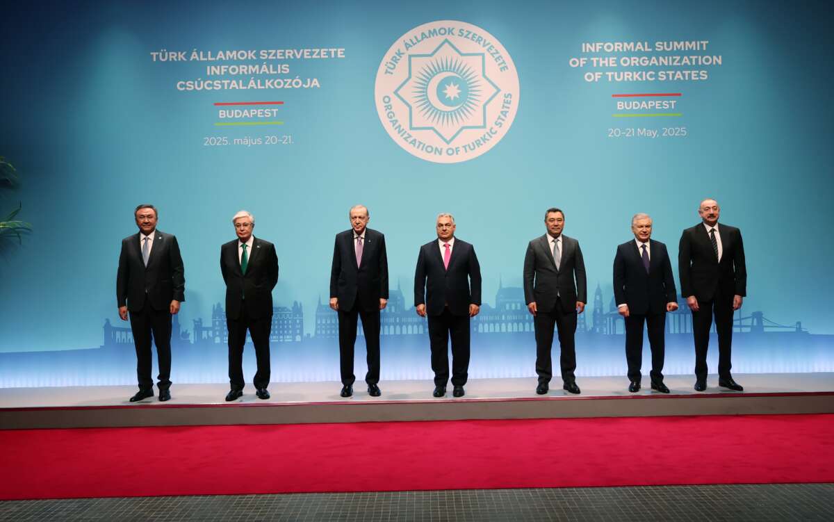 Cumhurbaşkanı Erdoğan, Türk Devletleri Teşkilatı Zirvesi’nde aile fotoğrafına katıldı