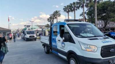  Zabıta, sahilde seyyar satıcılara geçit vermiyor