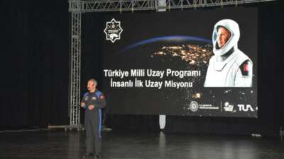 Astronot Alper Gezeravcı, seyir defterini Kıbrıs’la paylaştı