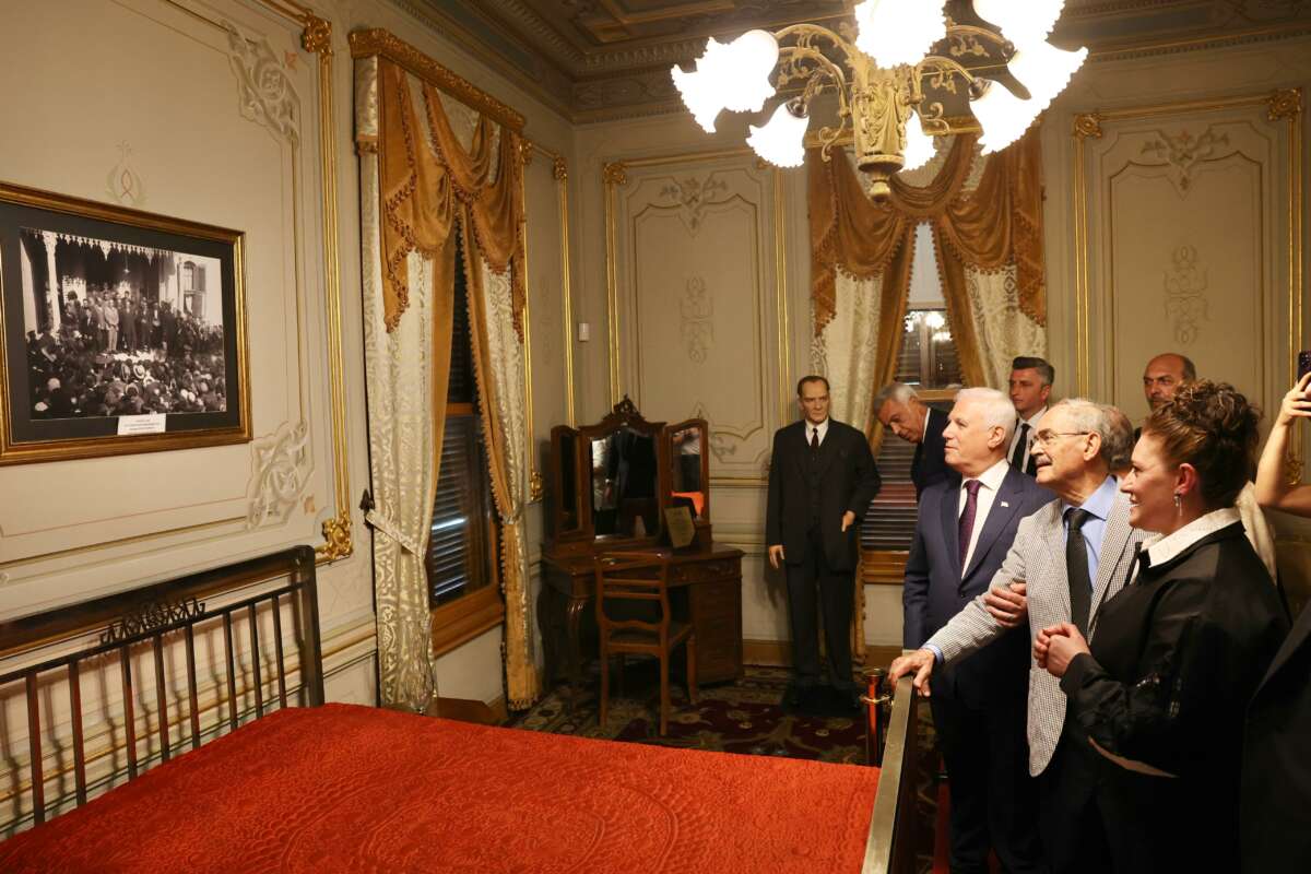 Atatürk’ün balmumu heykeli, Hünkâr Köşkü’nde sergileniyor