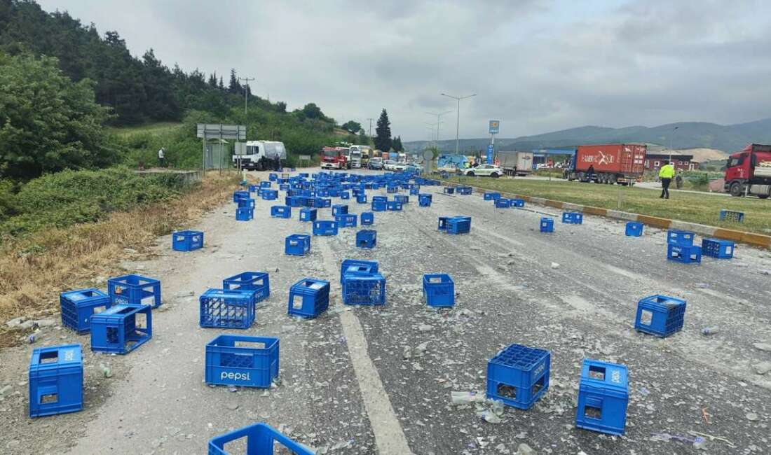 Balıkesir-Bursa yolunda iki tır çarpıştı Balıkesir-Bursa karayolunda iki tırın çarpıştığı