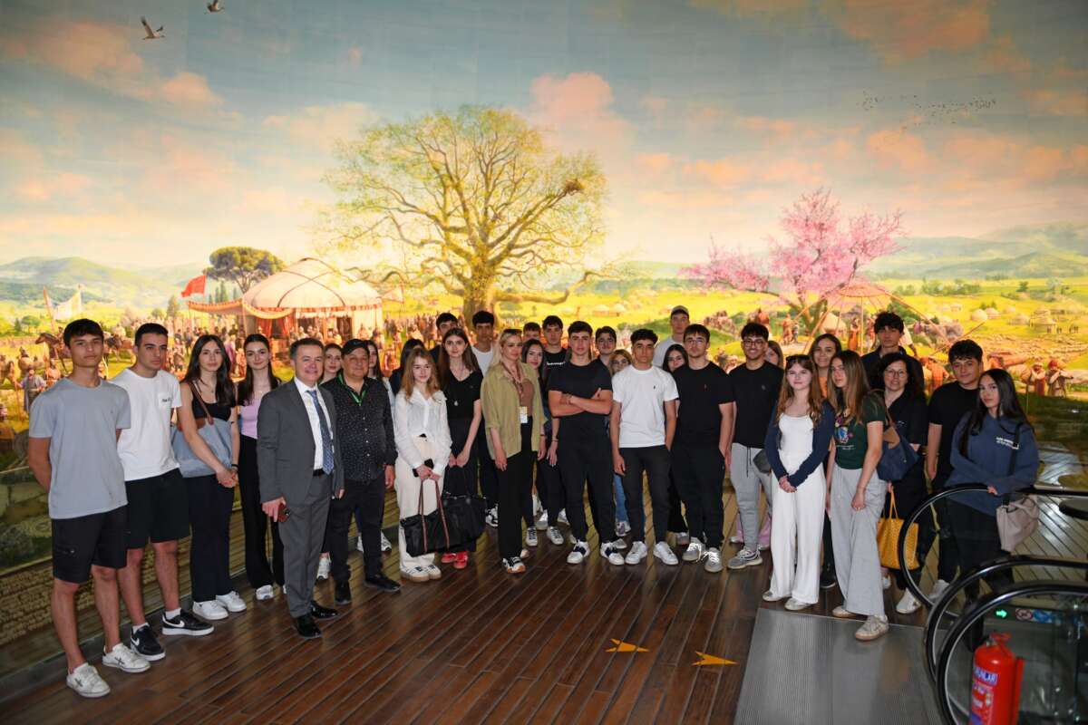 Başkan Aydın örnek liselilerle Osmangazi’de bir araya geldi