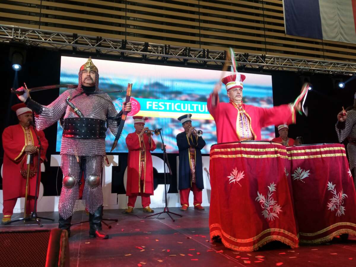 Bursa Mehter Takımı Fransa’yı fethetti