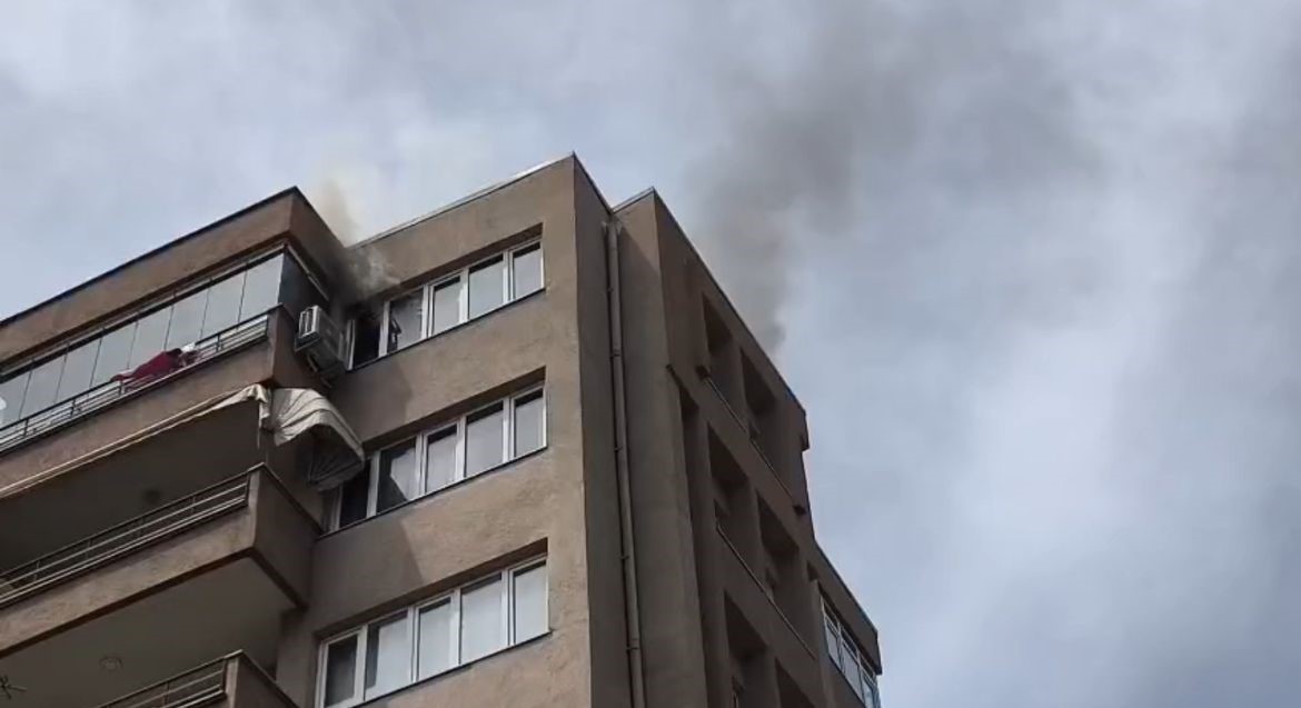  Bursa’da 8 katlı binada yangın paniği