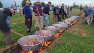 Bursa’da 80 yıllık gelenek…47 küçükbaş 2 büyükbaş kestiler