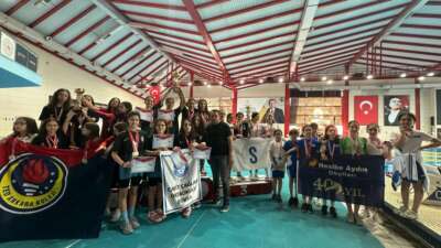 Bursalı öğrenciler yüzmede Türkiye Şampiyonu oldu