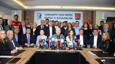 CHP Bursa’dan Özgür Özel’e saldırıya tepki: Korkmayız, yılmayız, geri çekilmeyiz
