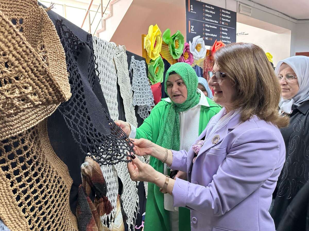 Çalılı kadınlar el emeklerini sergiledi
