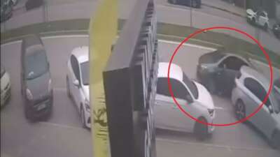 Bursa'da, el freni çekilmeyen otomobil