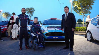 Dünyanın ilk ve tek engelli ralli pilotu başarıdan başarıya koşuyor
