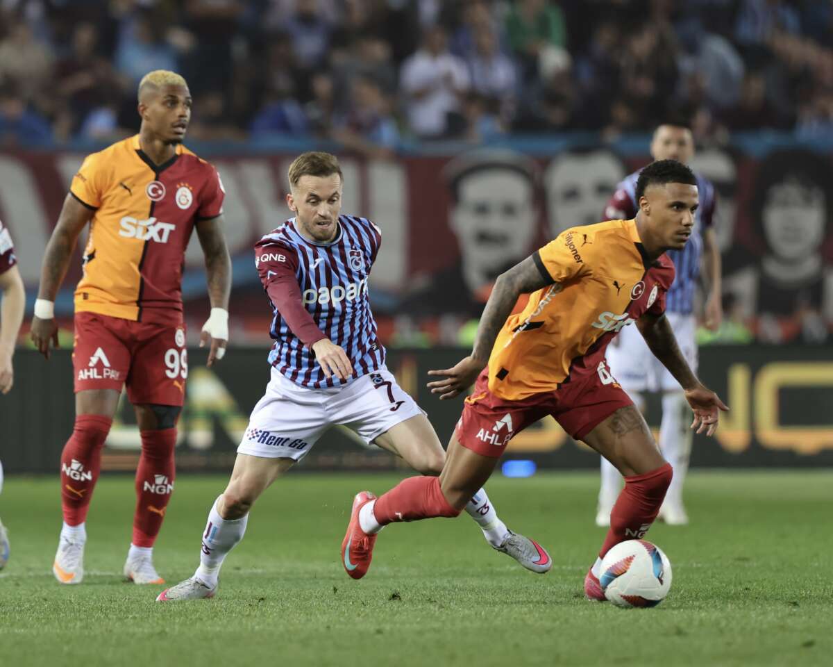 Galatasaray şampiyonluğa 1 puan uzaklıkta