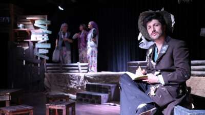 İnegöl’de ‘Komşu Köyün Delisi’ tiyatro gösterisi gala İle sahnelendi