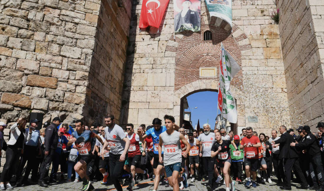 Uluslararası Osmangazi Tarihi Kent Koşusu coşkusu yaşandı Osmangazi Belediyesi tarafından bu