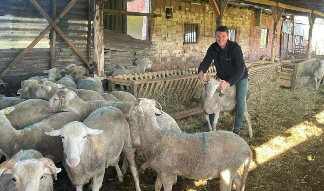 Bursa'nın Mustafakemalpaşa ilçesinde küçüklüğünden