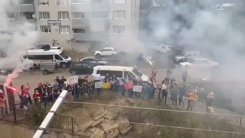 Öğrencilerden hasta öğretmenlerine duygu dolu ziyaret