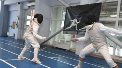 Osmangazi Belediyesi’nden genç sporculara eskrim desteği