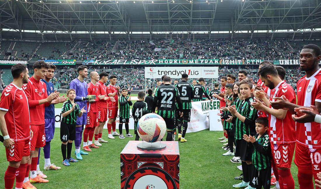 Şampiyon Kocaelispor son maçına alkışlarla çıktı Trendyol 1. Lig'in şampiyonu