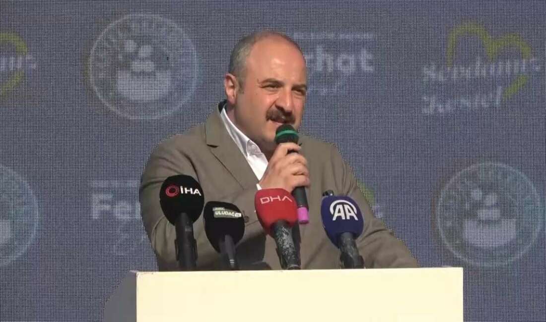 Bursa’da bir açılışa katılan