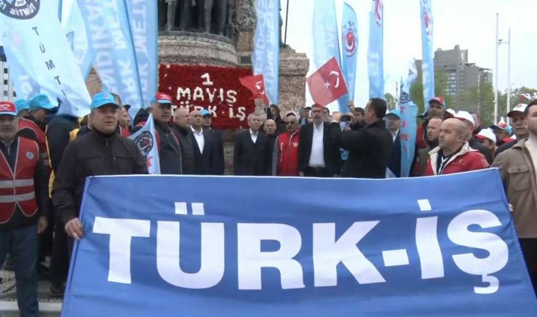TÜRK-İŞ, Taksim’e çelenk bıraktı Türkiye İşçi Sendikaları Konfederasyonu