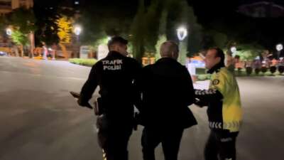 Bursa'da uygulama yapan ekipleri gören