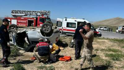 Van'ın Çaldıran ilçesinde 2 aracın