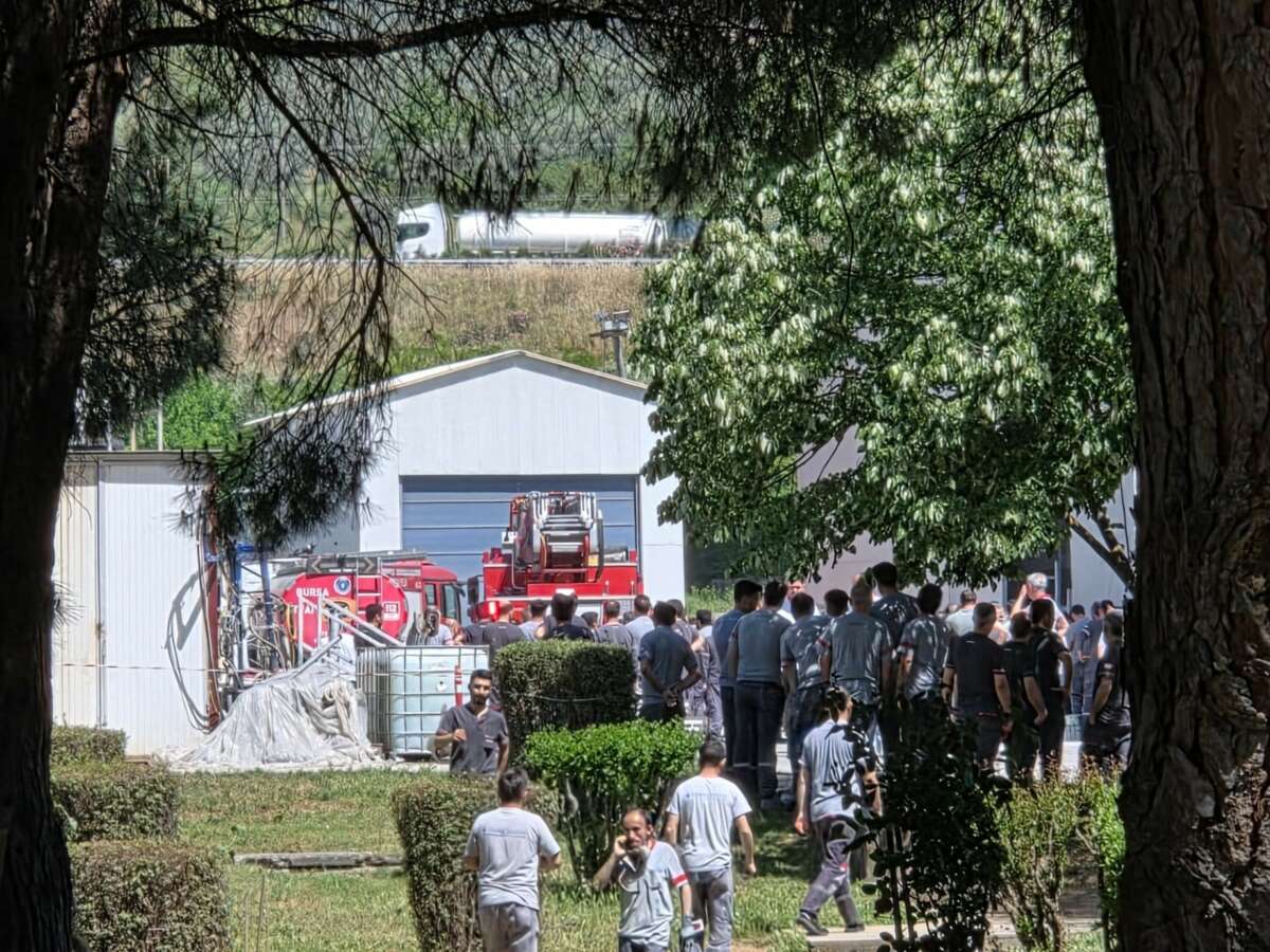  Yat fabrikasındaki yangın paniği